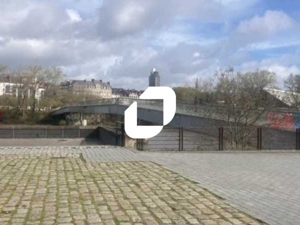 Immprove vous propose un local commercial de 216 