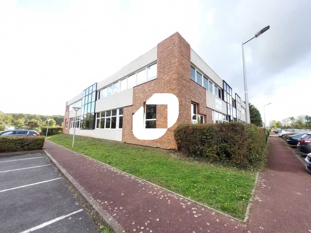 Au sein du parc tertiaire Burospace de Bièvres, I