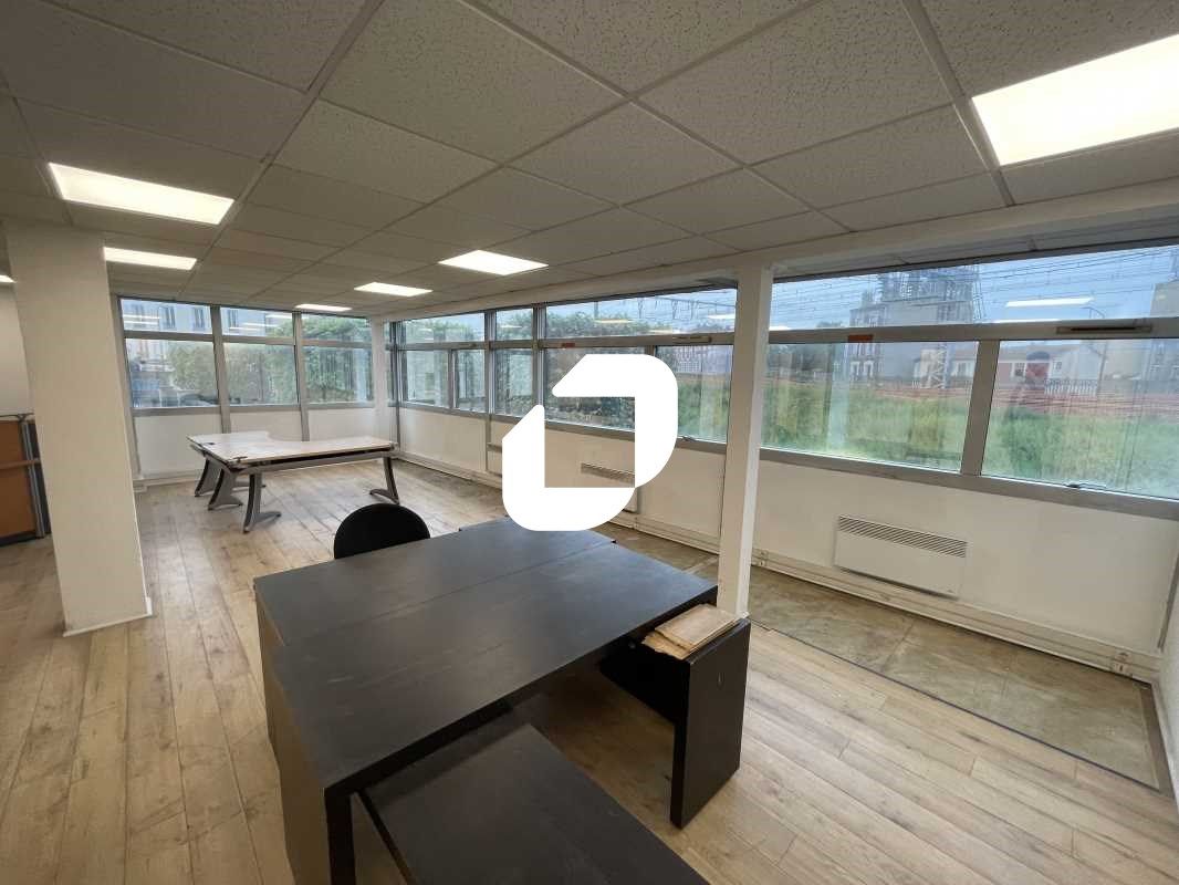 Nous vous proposons dans un immeuble de bureaux s