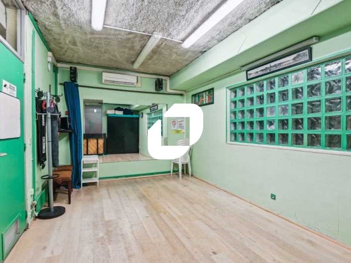 Au pied du métro « Porte d'Orléans » (ligne 4) et