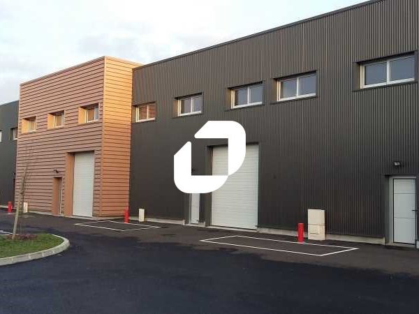 PARC BEL AIR LA FORÊT - Au sein d'une zone d'acti