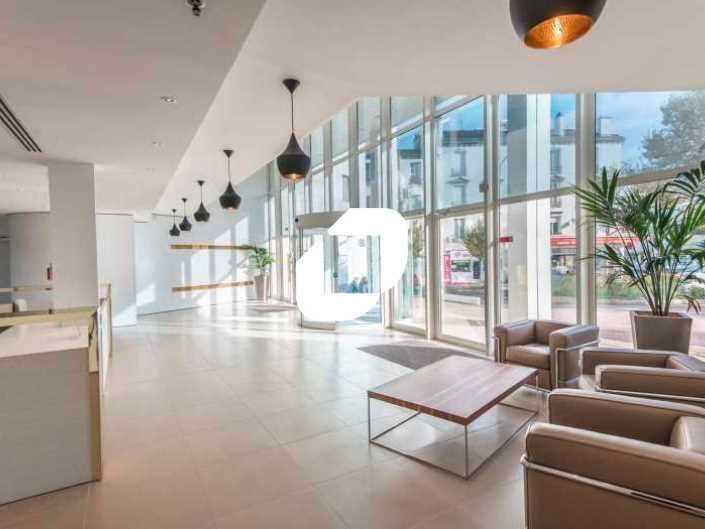 Au sein d'un immeuble de très bon standing avec h