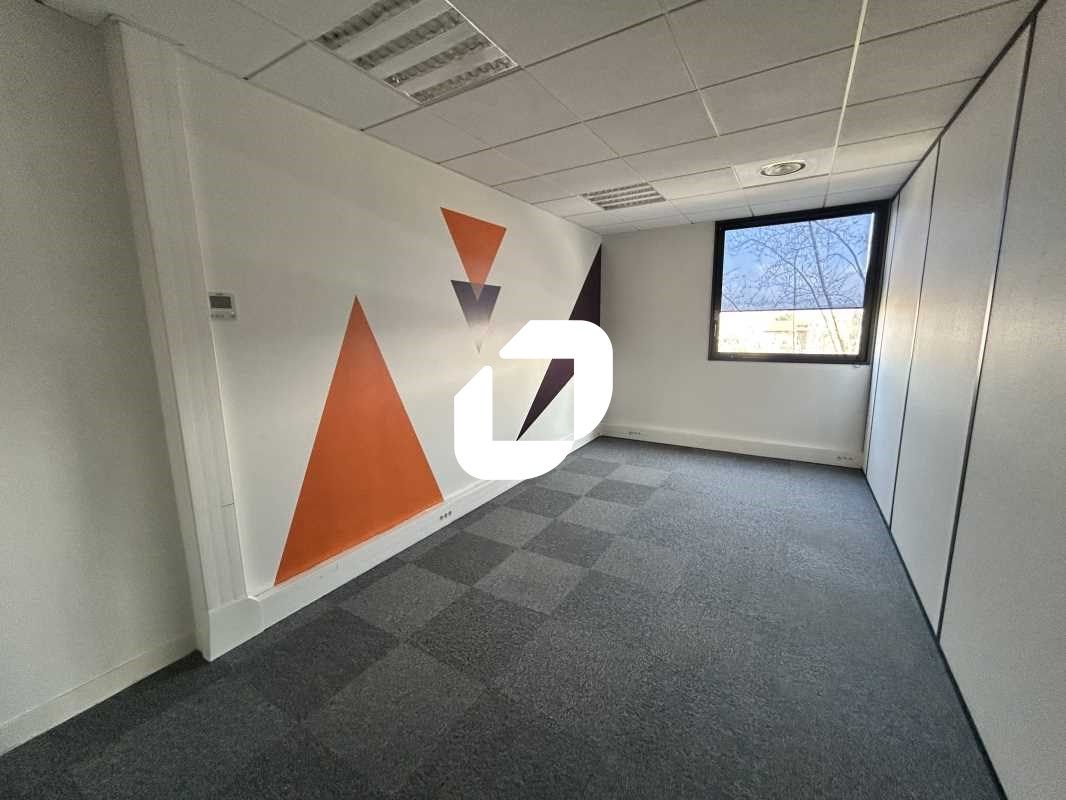 Au pied de la gare d'Ermont Eaubonne, dans un imm