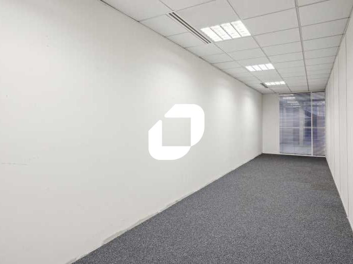 Idéalement situé au pied de la gare RER B à Orsay