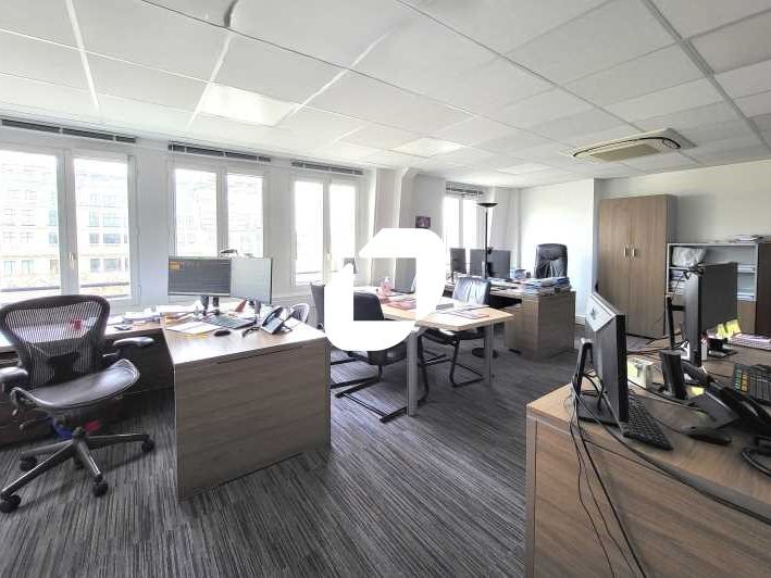 Avenue des Champs-Elysées : situé au 5ème et dern