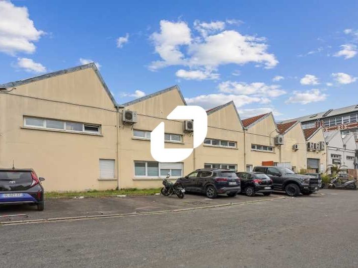 Dans quartier en redéveloppement, mélangeant ense