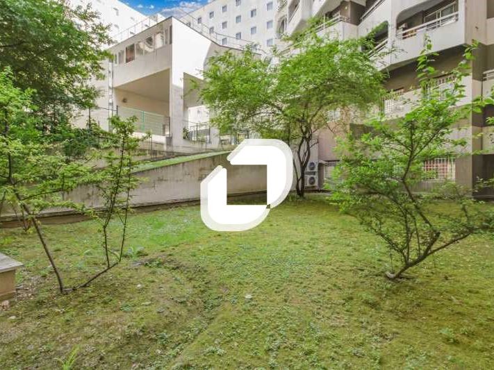 Au sein d'une copropriété gardiennée située à pro