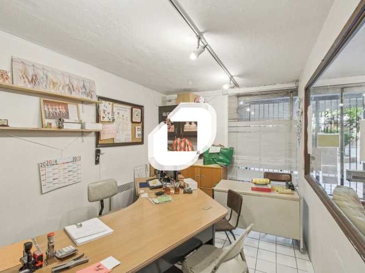 Au sein d'une copropriété gardiennée située à pro