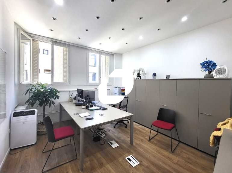 Avenue Kleber, IMMPROVE vous propose de beaux bur