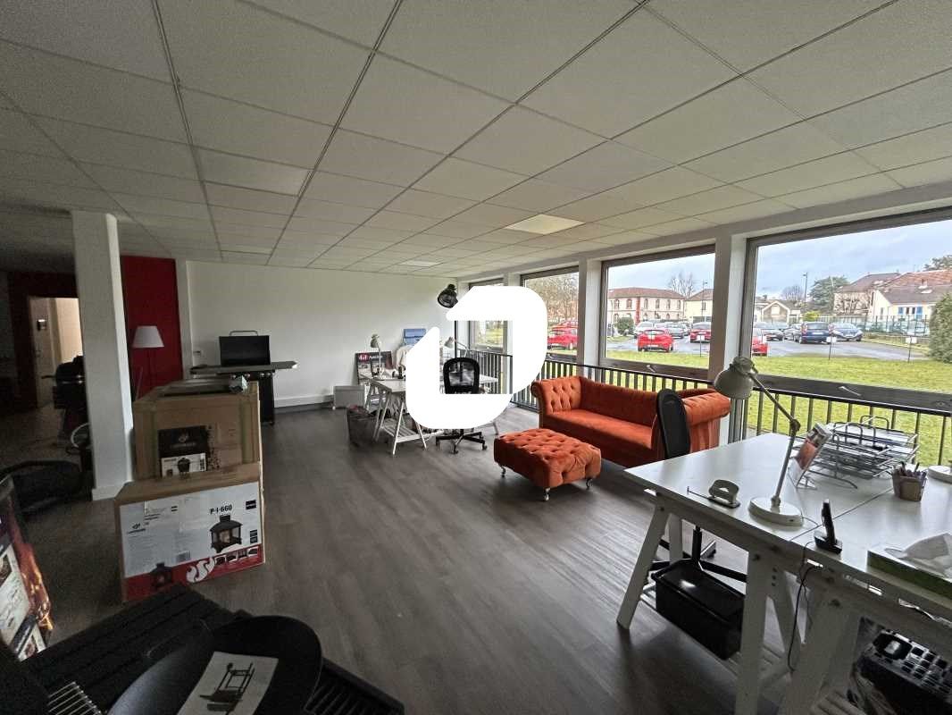 Situé au coeur de la commune d'Avon, à une dizain