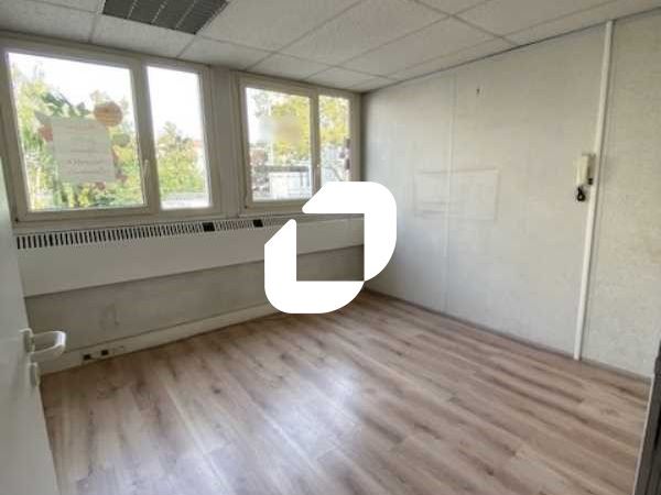 En plein coeur de Sèvres, à proximité immédiate d