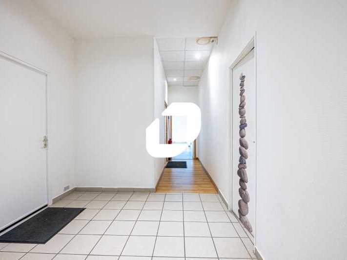 A proximité immédiate de l'autoroute A4 et à 10 m