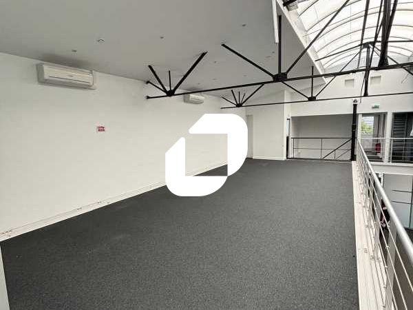 Au sein d'un parc immobilier tertiaire à proximit