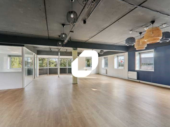 Au sein d'un parc d'activité tertiaire à proximit