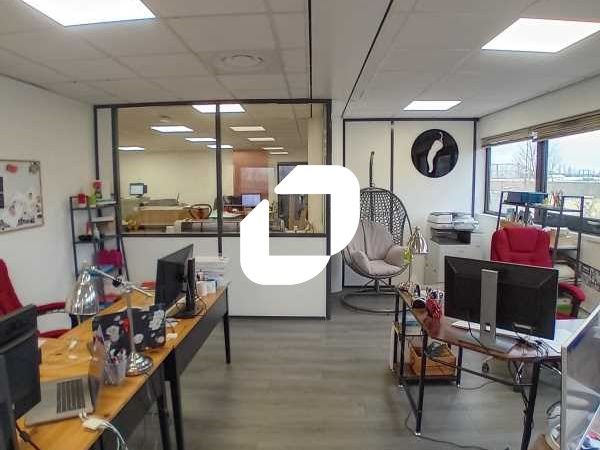 A proximité immédiate de l'Autoroute A4 et de la