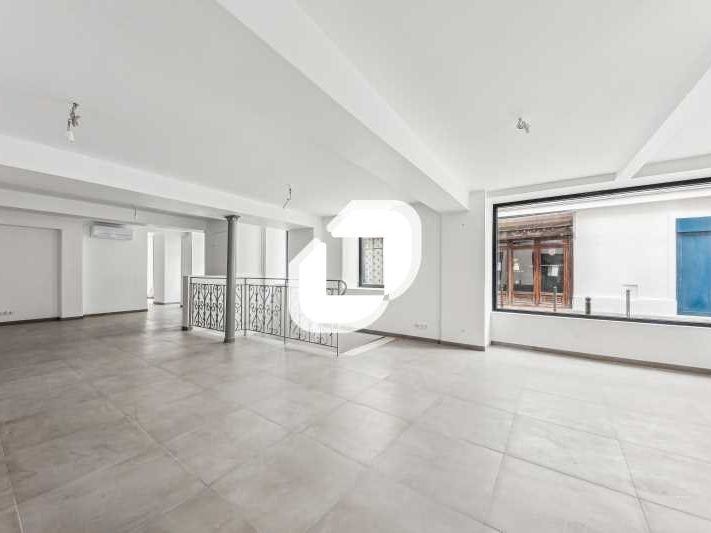 Située à proximité immédiate de la Place de la Ba