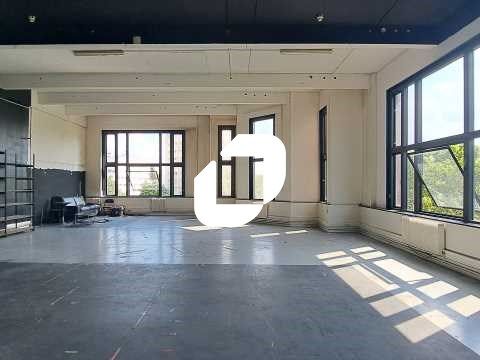 Situé dans l'Est parisien, proche du métro ligne 