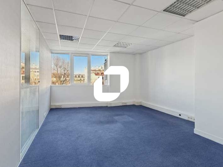 Idéalement située au pied du métro Porte d'Orléan