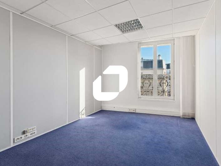 Idéalement située au pied du métro Porte d'Orléan