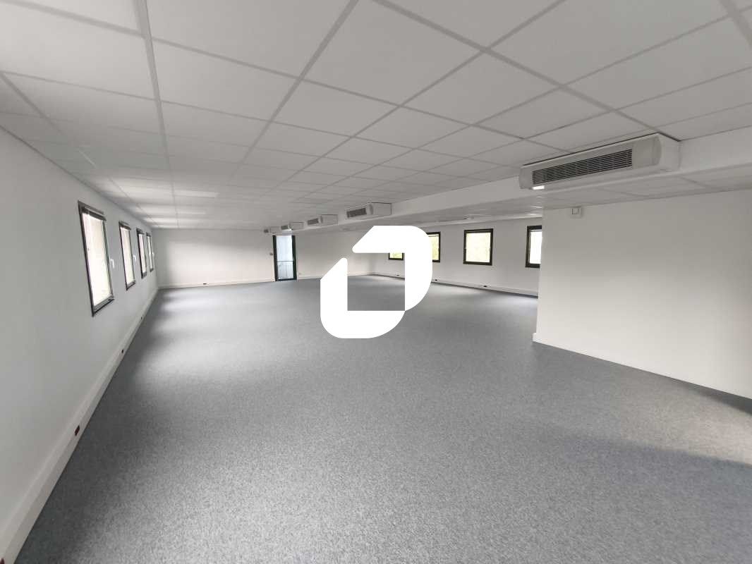 Situé à proximité de la station de métro 8 Crétei