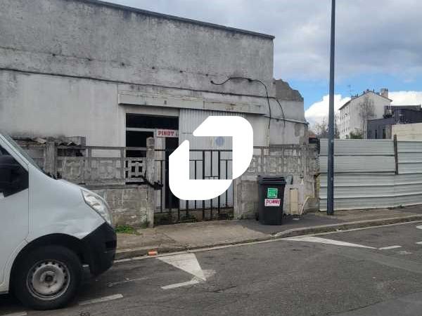 Situé à Saint-Denis, sur un emplacement stratégiq