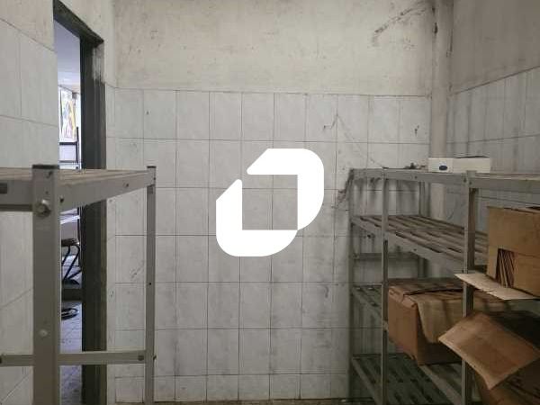 Situé à Saint-Denis, sur un emplacement stratégiq