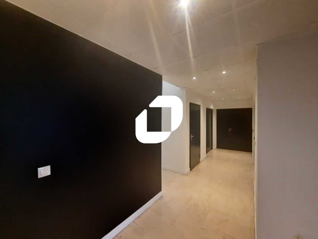 Implanté au coeur de la zone d'activité de Courta