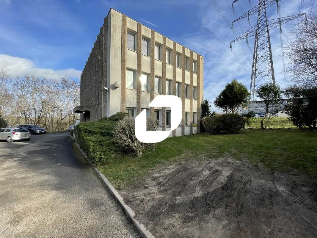 Situés dans une zone industrielle dynamique à pro