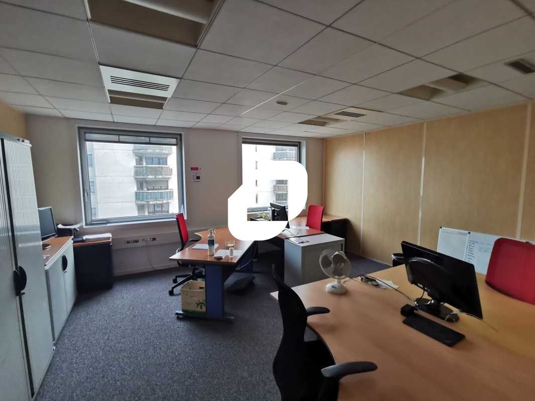 ESPACES DE BUREAUX À LOUER À MONT D'EST  Implanté