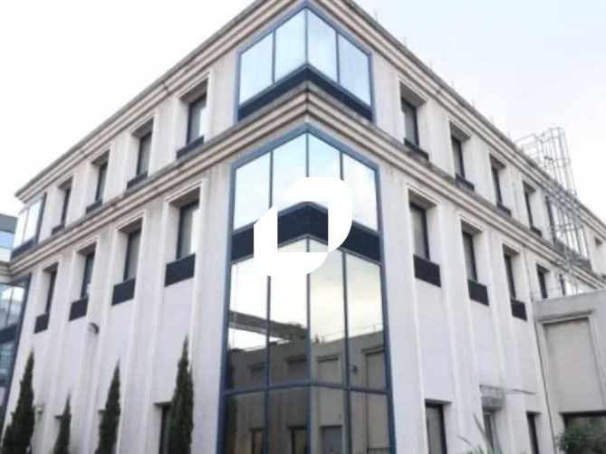 Idéalement situé à la Plaine Saint Denis, à proxi