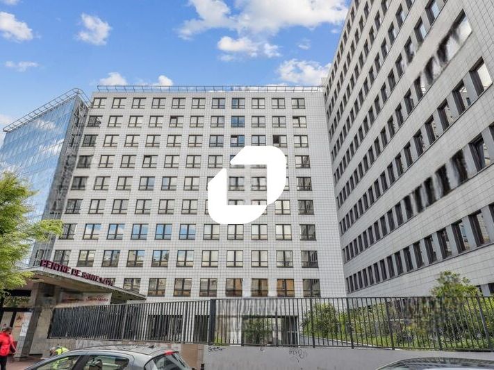 Aux portes de Paris dans un immeuble emblématique