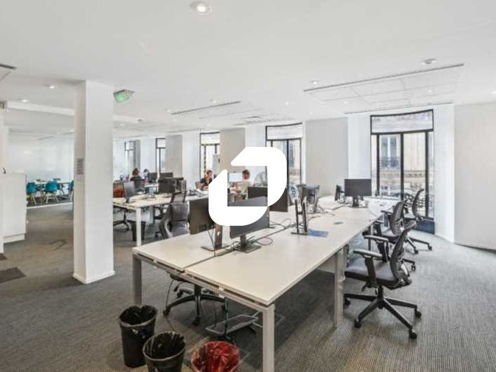 Emplacement idéal - Rue de Provence, à deux pas d