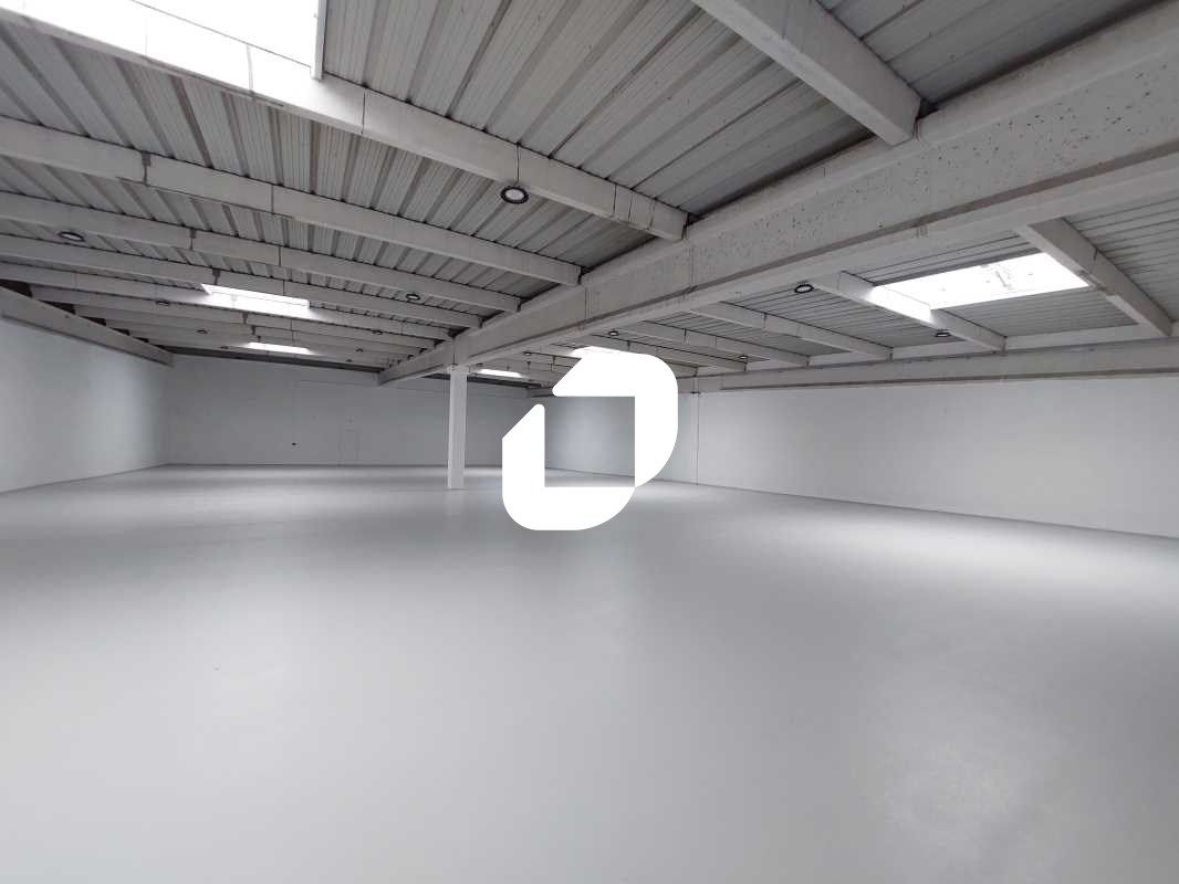 Sur un site clôturé, au sein de la zone d'activit