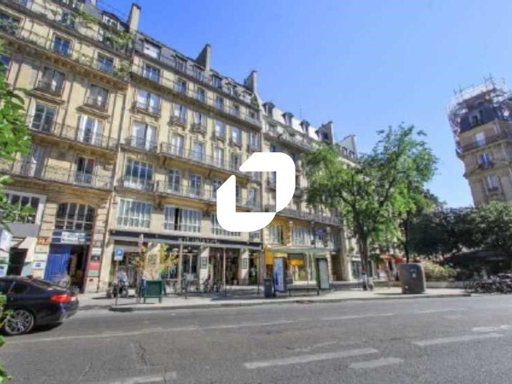 A proximité de la Place des Victoires, au sein d'