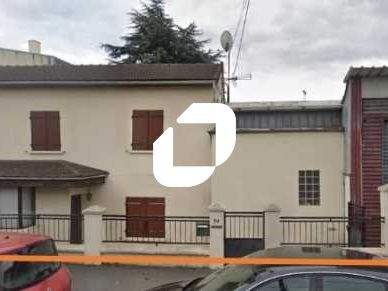 A proximité des axes routiers essentiels : A3 et 