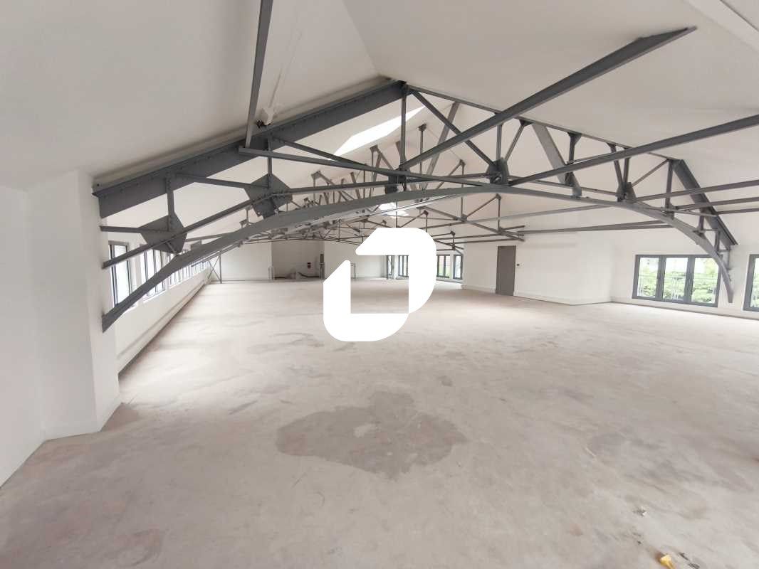 Situé à PAVILLONS SOUS BOIS, à proximité immédiat