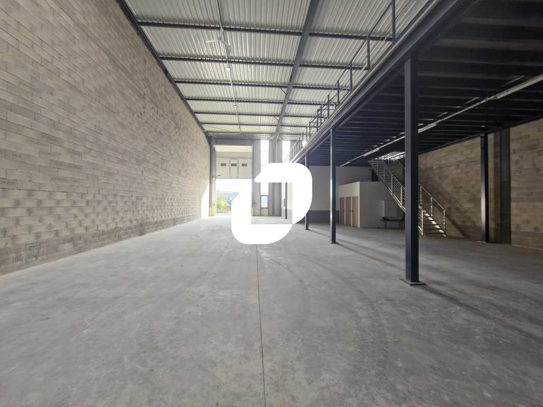 A proximité immédiate de l'autoroute A4, au sein 