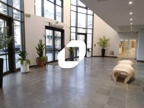 Situé en plein coeur du Val d'Europe Place d'Aria