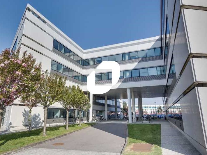 Au pied de l'Autoroute A6 et à proximité de la N1