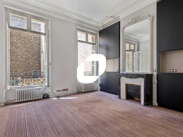 En plein coeur du 8e arrondissement, dans un bel 