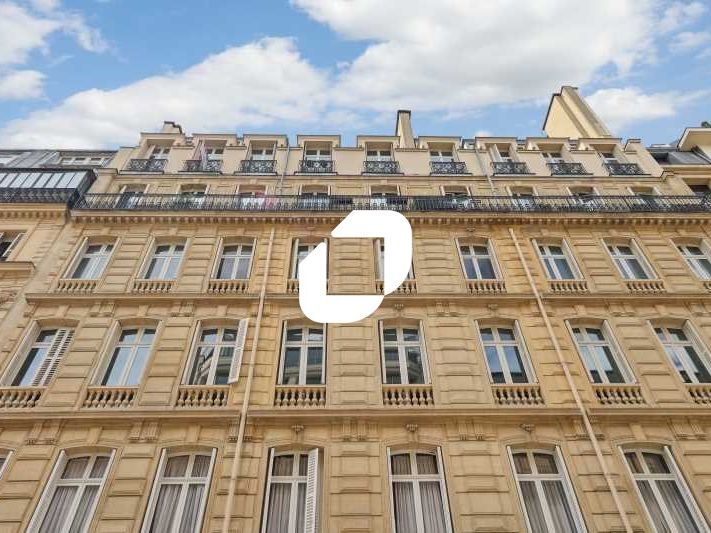 En plein coeur du 8e arrondissement, dans un bel 