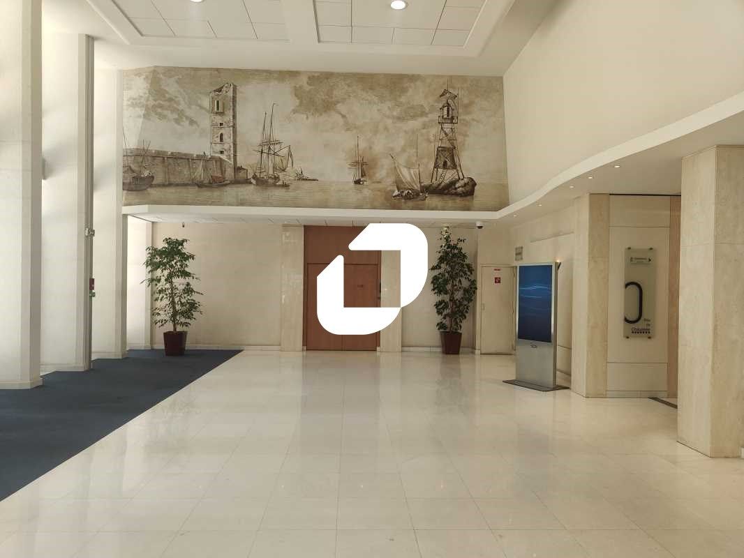 Au sein d'un bel immeuble moderne situé sur l'esp