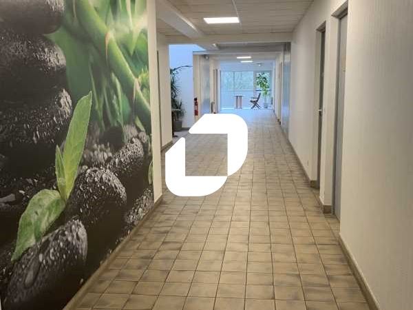 A proximité de l'autoroute A4 et à 10 minutes en 