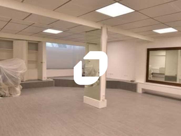 Dans un hôtel particulier à proximité de la stati