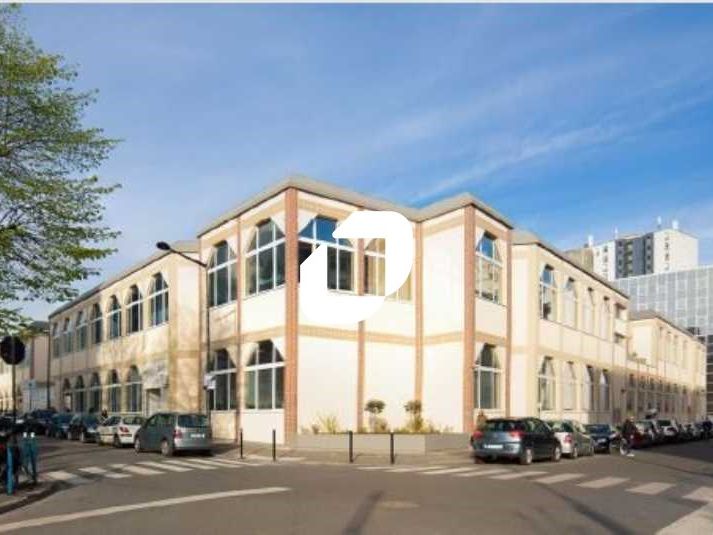 A proximité de la Porte de la Villette et des mét