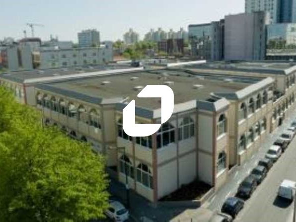 A proximité de la Porte de la Villette et des mét