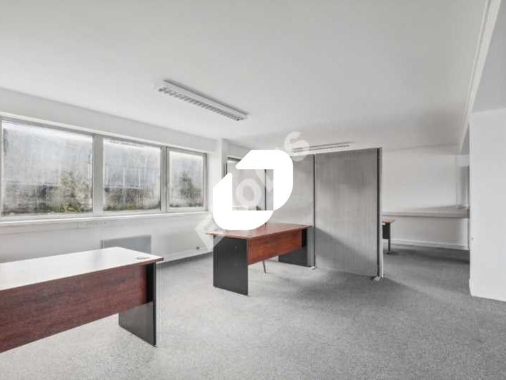 Au coeur de la zone d'activité de Saint Leu La fo