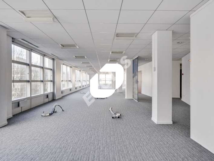 Dans un immeuble récent, au pied du pôle Pleyel, 