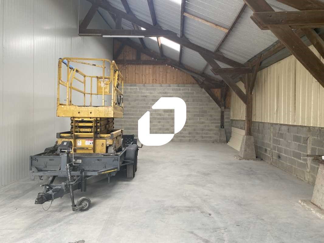 Immprove vous propose à Livilliers, un local de s