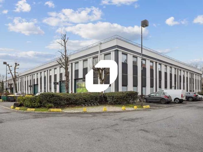 Dans un parc mixte d'activités et de bureaux, à p